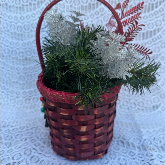 Holiday Christmas Basket - Picture 4 of 10